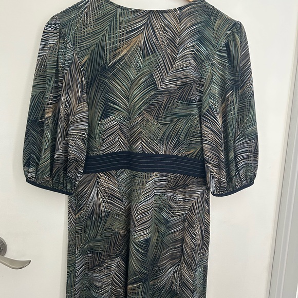 BCBGMaxAzria Leaf Patterned Midi Dress - Picture 3 of 5